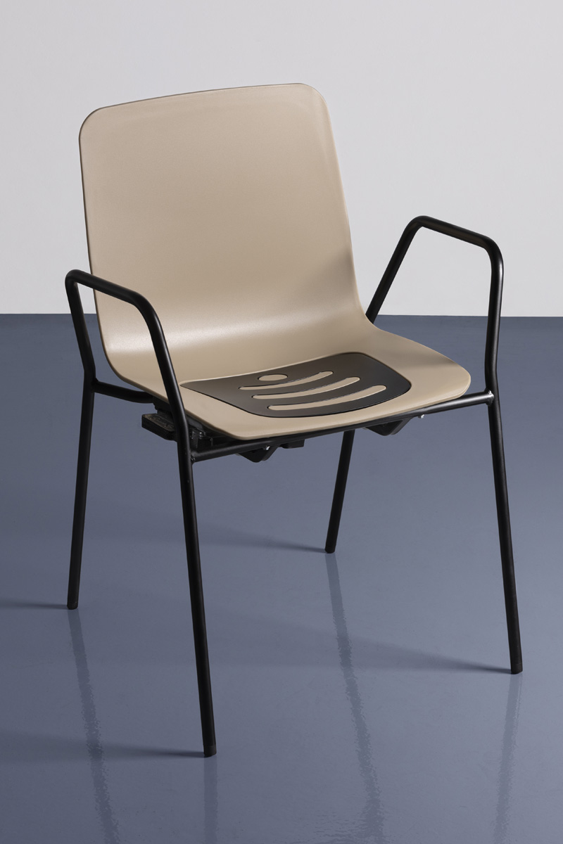 Silla con reposabrazos basalto