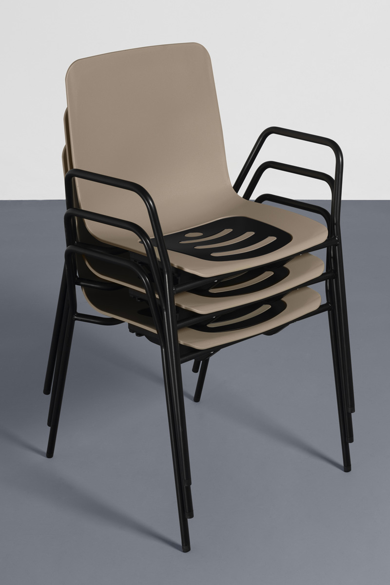 Silla con reposabrazos basalto