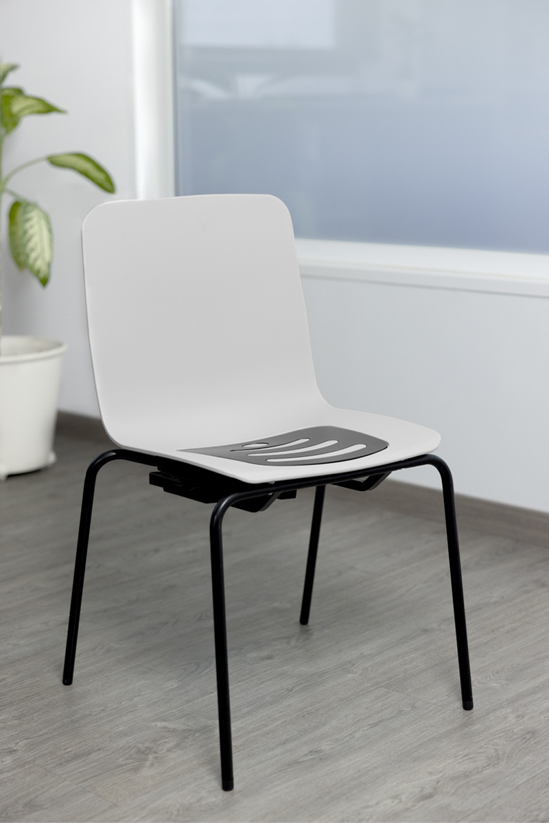 Silla sin reposabrazos blanca